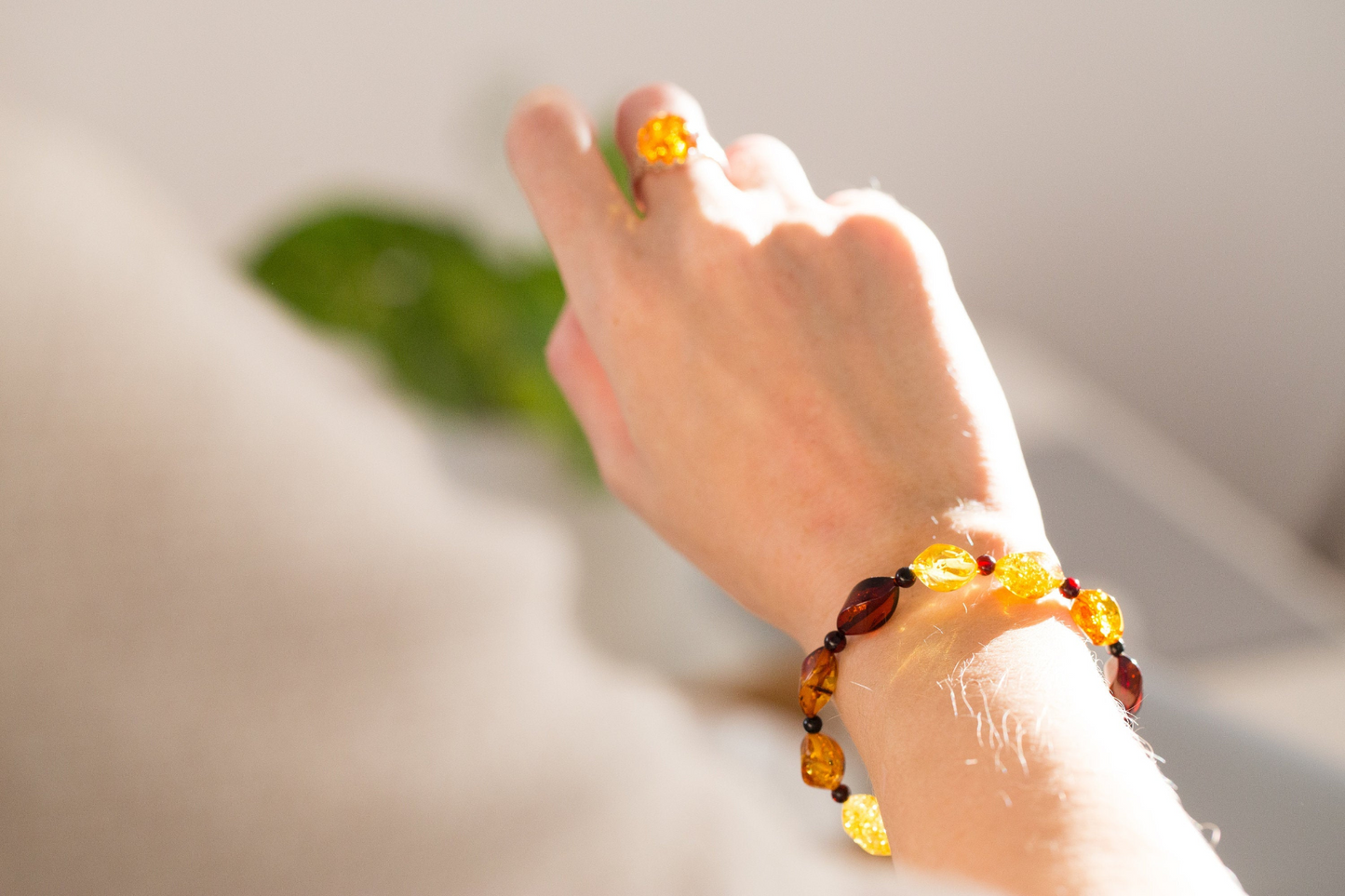 Elegant Multicolour Faceted Amber Bead Bracelet