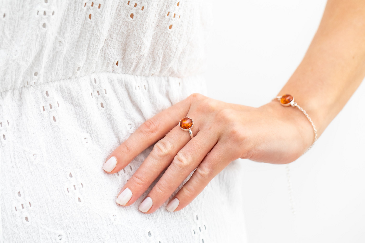 ESSENTIALS Link Chain Amber Bracelet