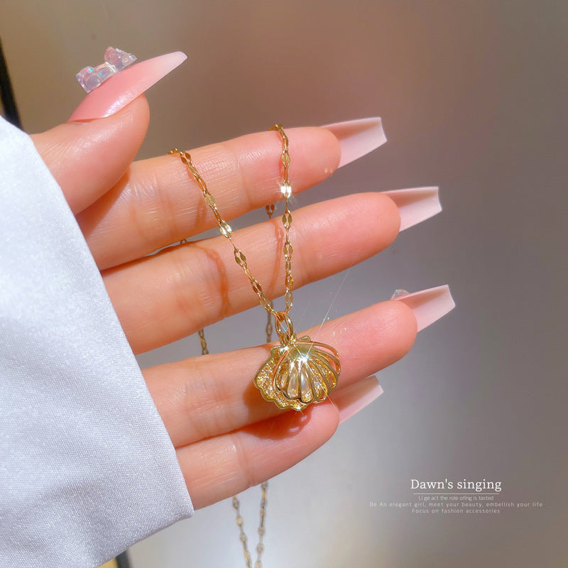 Shell golden necklace