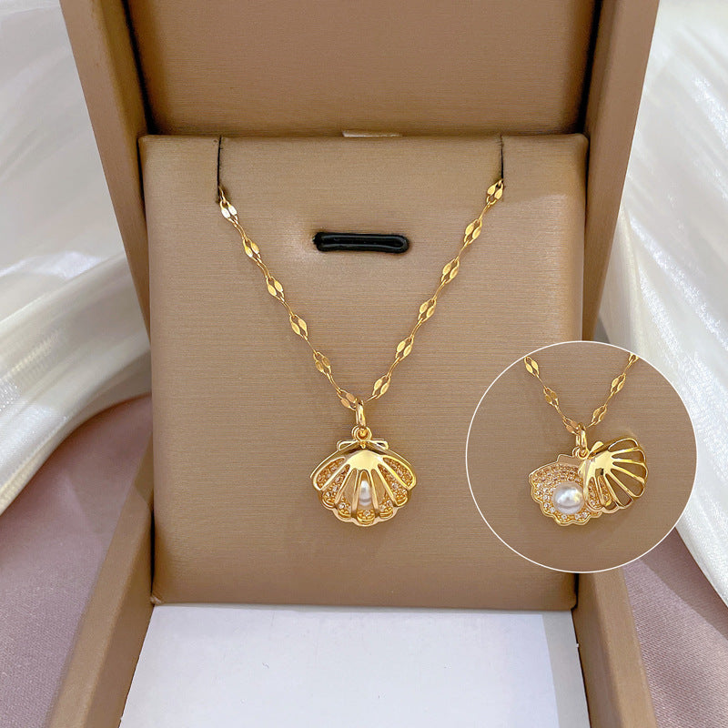Shell golden necklace