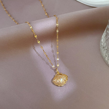 Shell golden necklace